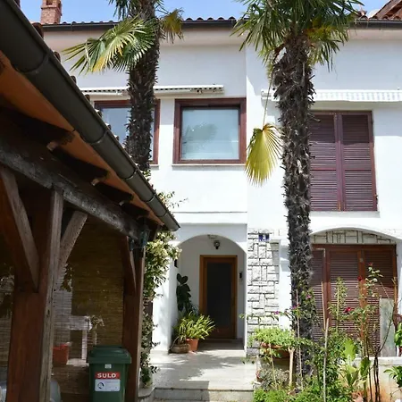 Hous Mira Apartman