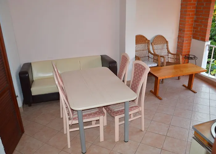Hous Mira